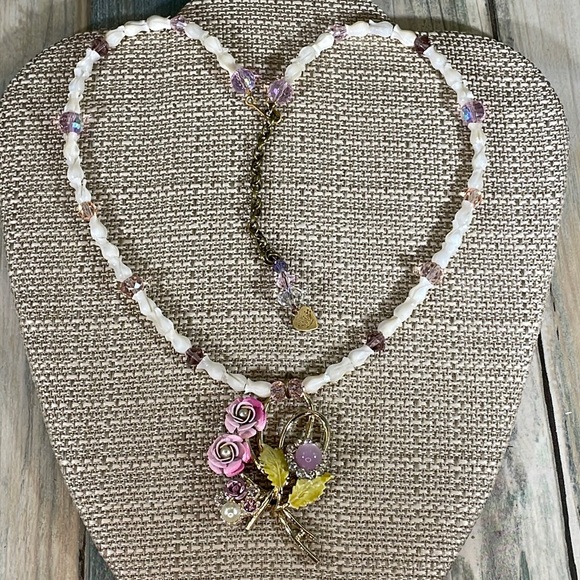 ⭐️Adorned Crown assemblage enamel flower mother of Pearl rose beads necklace - Picture 5 of 10